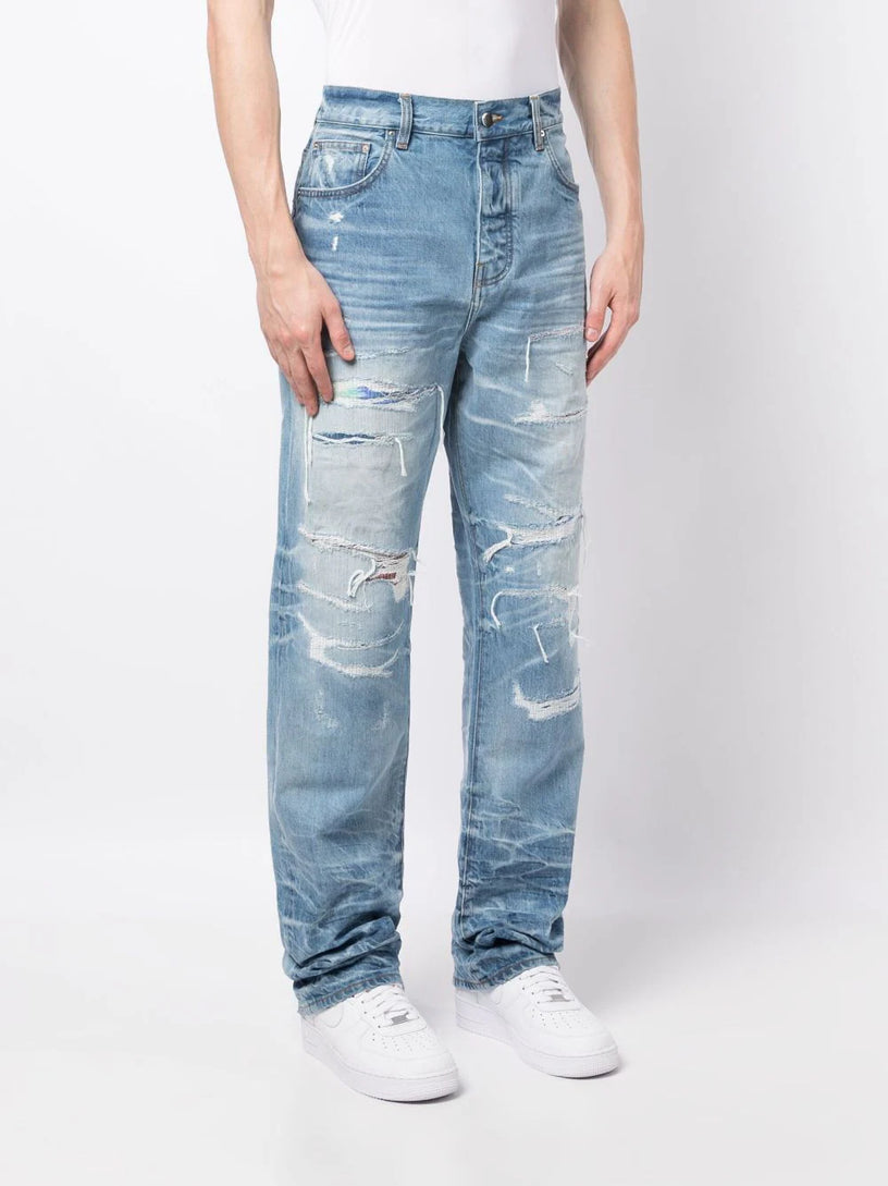 Distressed lose-fit jeans