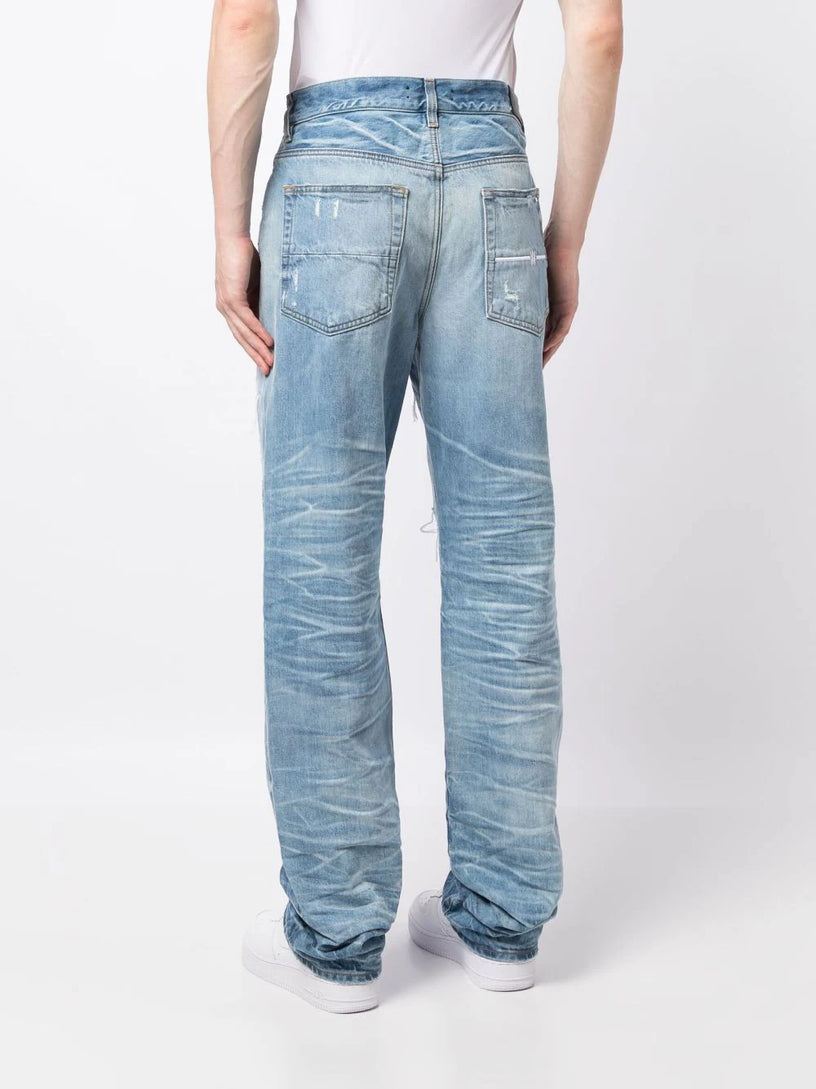 Distressed lose-fit jeans