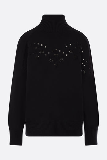 Generous turtleneck jumper