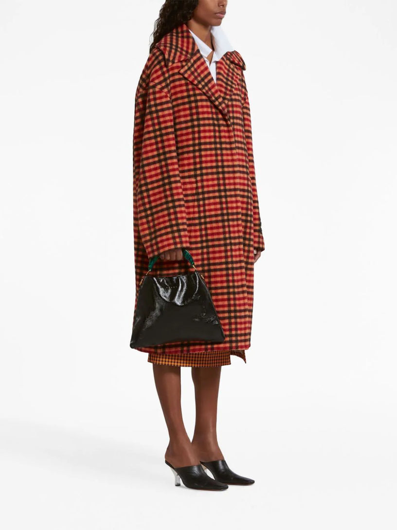 Coat with wavy check pattern