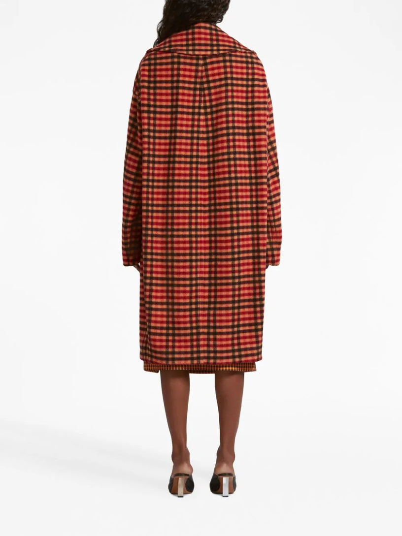 Coat with wavy check pattern