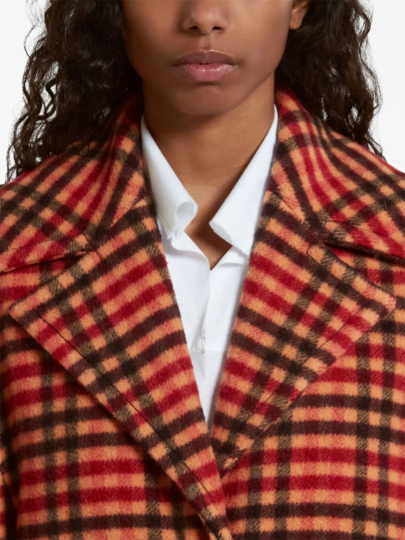 Coat with wavy check pattern