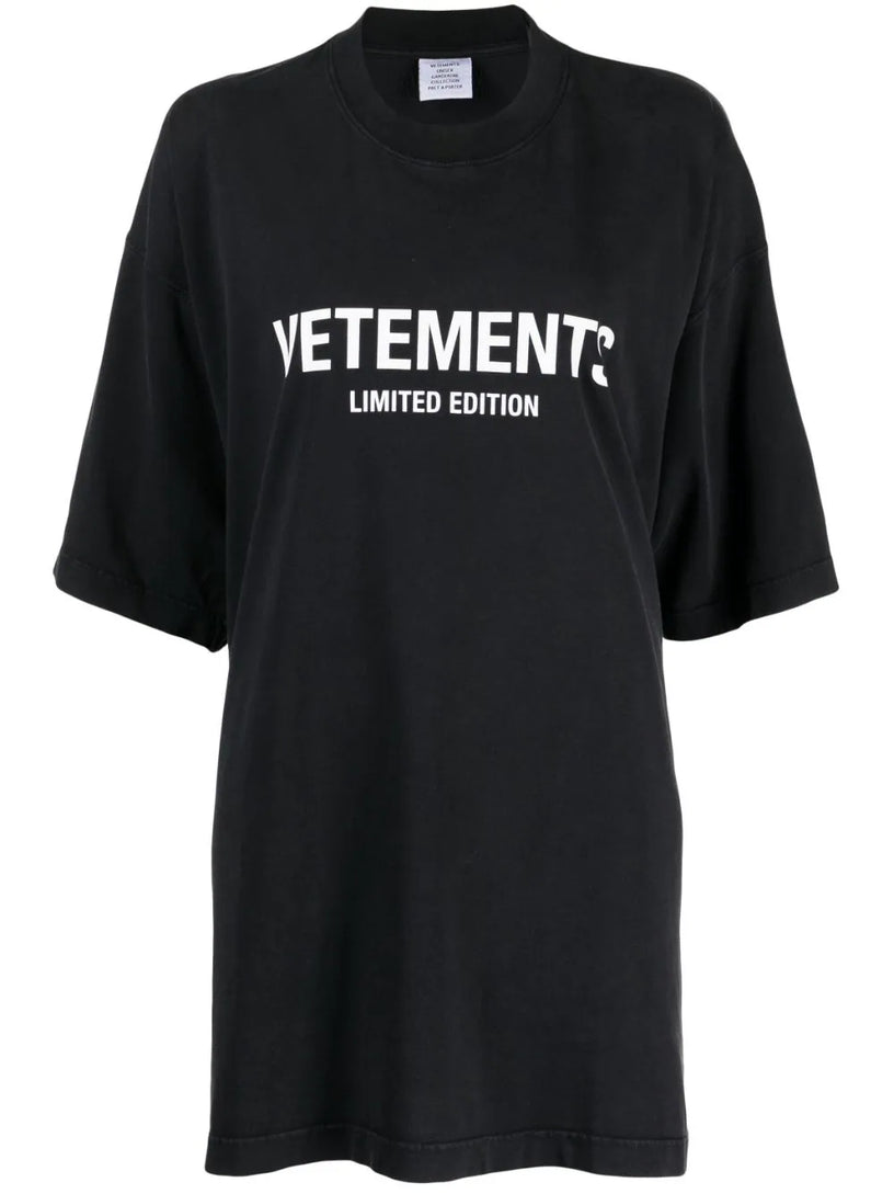 VETEMENTS Limited edition logo t-shirt