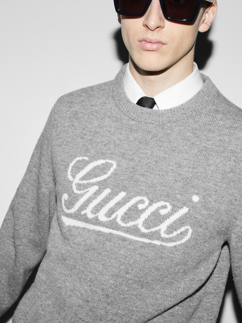 Logo sweater