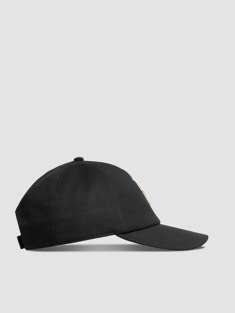 Baseball hat with logo