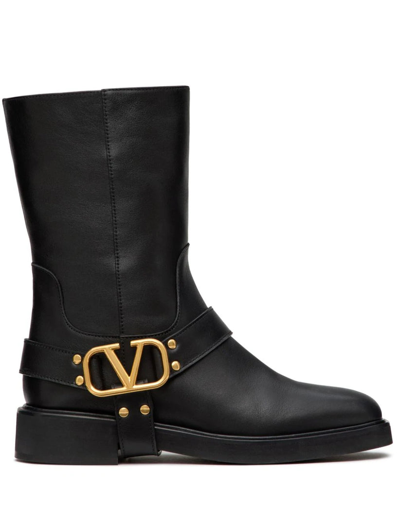 Boot with VLogo Signature decoration