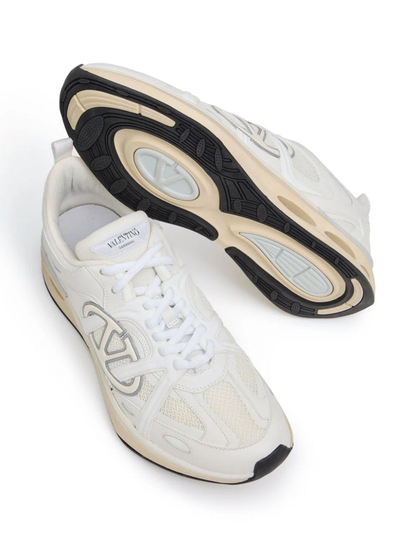 Low Top Vlogo Easyjog sneaker in calfskin and fabric