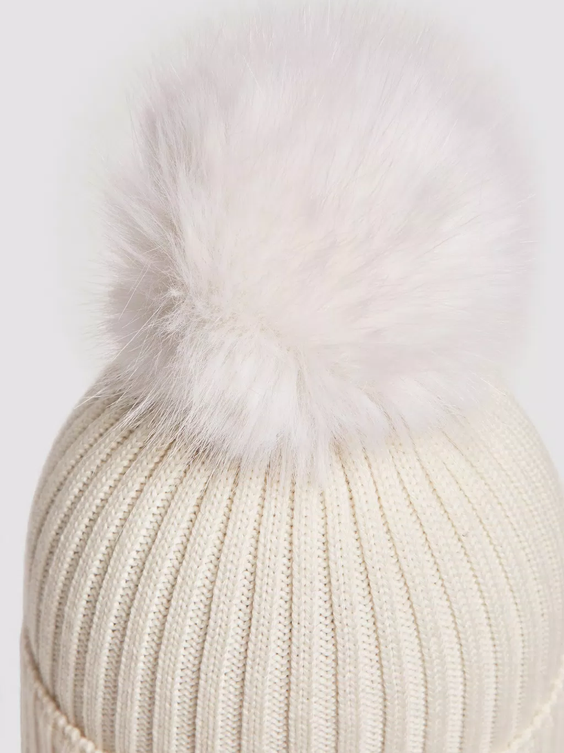 Wool hat with pom pom