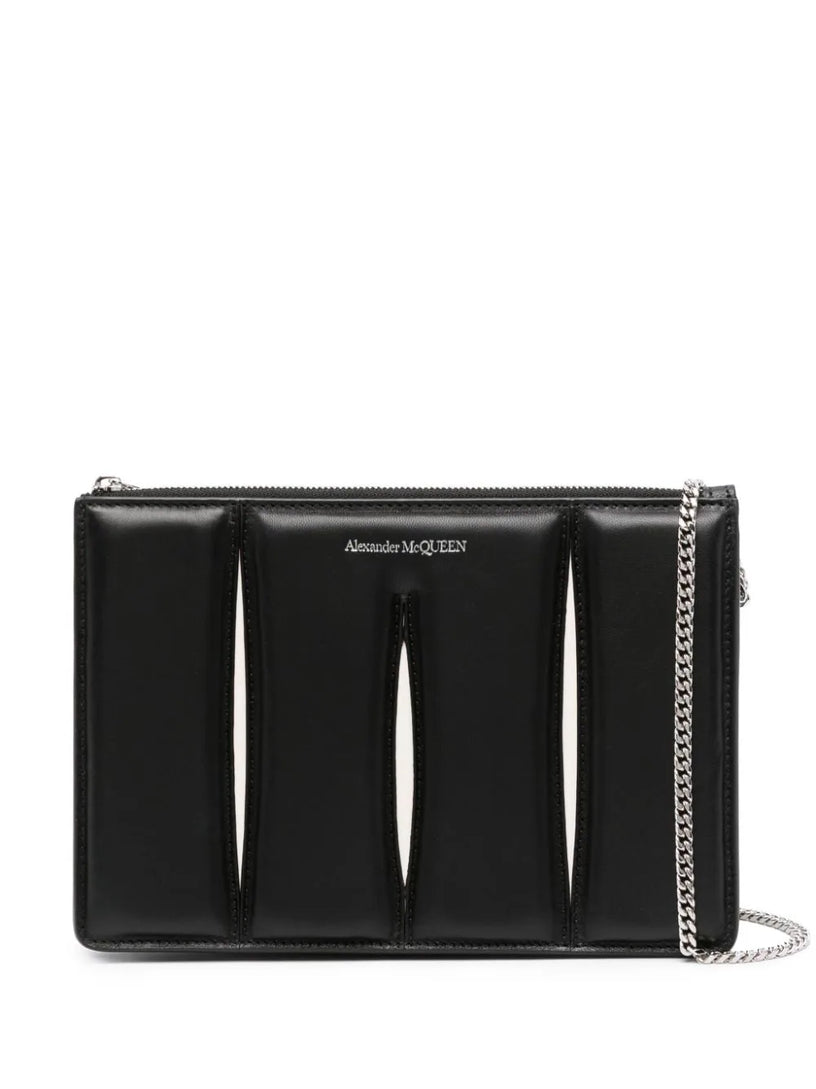 Slash clutch in black