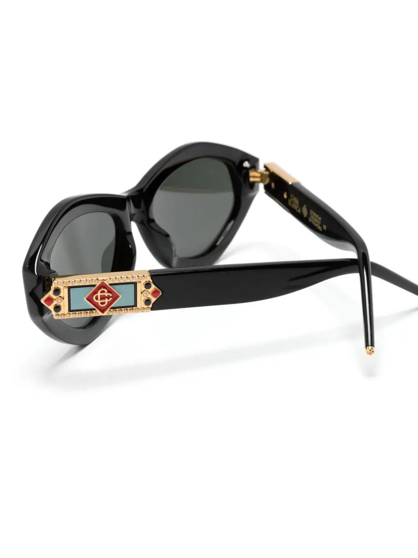 Sunglasses with gold-plated monogram plate