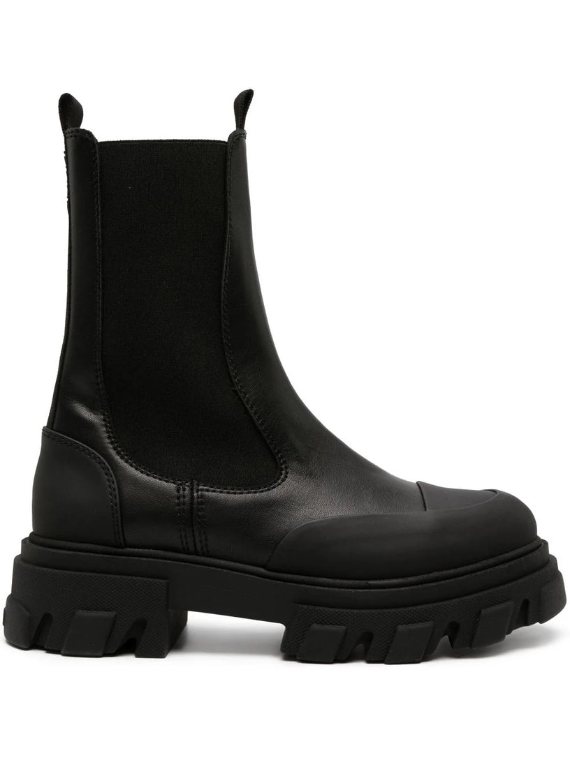 Medium Chelsea boots with black stitching