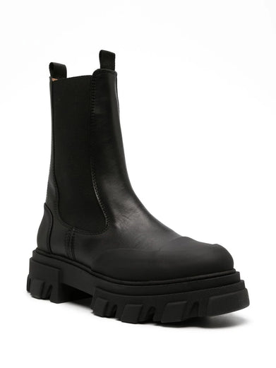 Medium Chelsea boots with black stitching