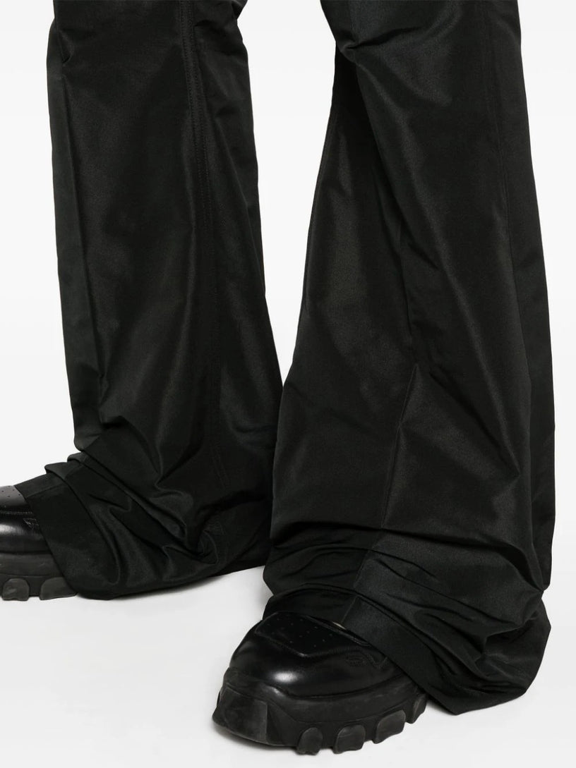 Bolan bootcut in black