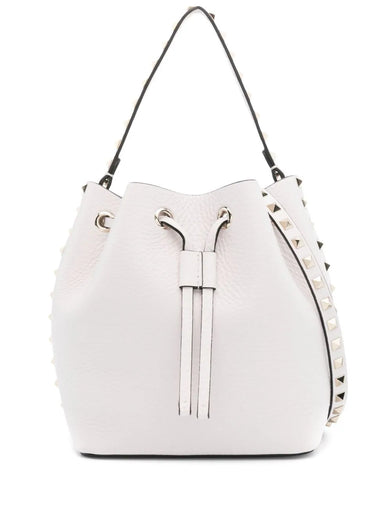 Rockstud bucket bag in grained calfskin