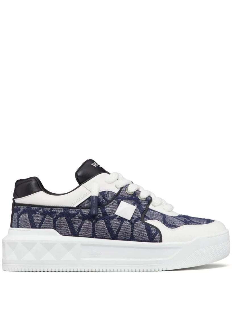 Valentino Garavani One stud xl low sneaker in toile iconographe