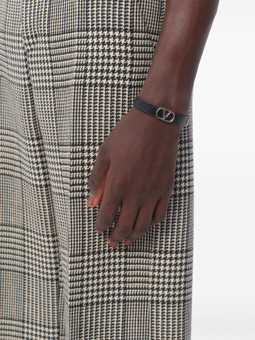 Vlogo signature bracelet in grained calfskin